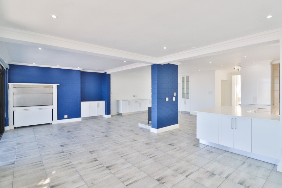 8 Bedroom Property for Sale in Reebok Western Cape